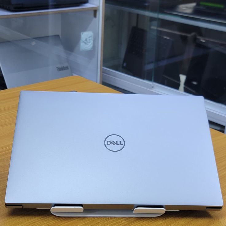 Gaming or Design? Discover the Versatility of DELL Precision 15 5550 i7 10th generation 16GB RAM 512 GB SSD 4GB graphics dedicated card full HD Touch screen Display Intel Core i7 10Gen 16GB RAM 512GB