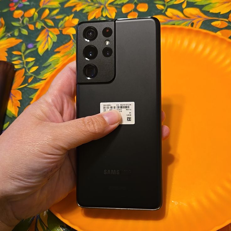 Samsung Galaxy S21 Ultra 12/256GB BLACK 6.2-inch Dynamic AMOLED 2X display
256GB storage
Snapdragon 8 Gen 1 processor
Quad-camera system: 108MP Wide, 12MP Ultrawide,EX UK