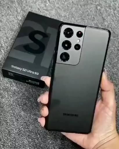 Samsung Galaxy S21 Ultra 12/256GB BLACK 6.2-inch Dynamic AMOLED 2X display
256GB storage
Snapdragon 8 Gen 1 processor
Quad-camera system: 108MP Wide, 12MP Ultrawide,EX UK