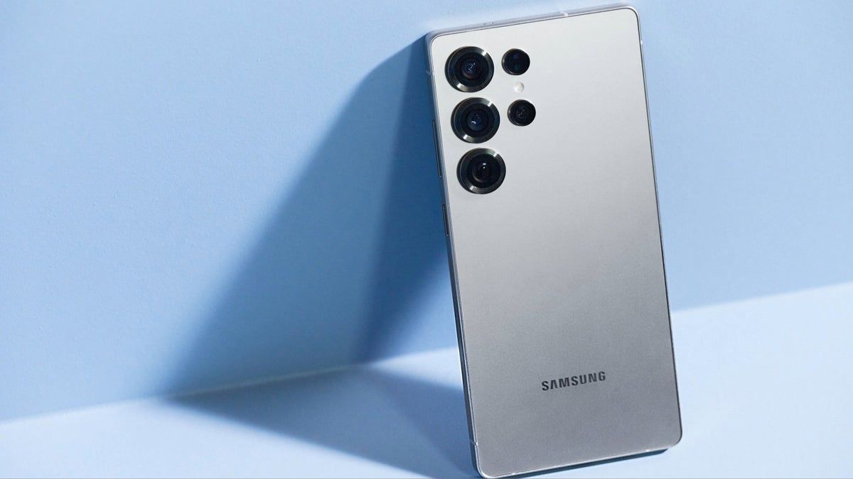 Samsung Galaxy S25 Ultra a 6.9″ QHD+ Dynamic AMOLED 2X 1–120Hz display, a pro quad camera with 200MP wide + 50MP ultrawide + 50MP 5× periscope + 10MP 3× telephoto, and a 12MP selfie.