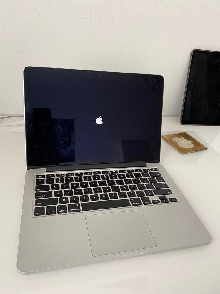 Apple MacBook Pro 2016 Grade A , Intel Core i5-7567U @3.1GHz 8GB RAM 256GB SSD 13" Retina Display -Touch Bar Bluetooth Webcam WiFi 2gb Iris Plus Graphics 650 Late 2016 A1706 Ex Uk 6    Months Warranty