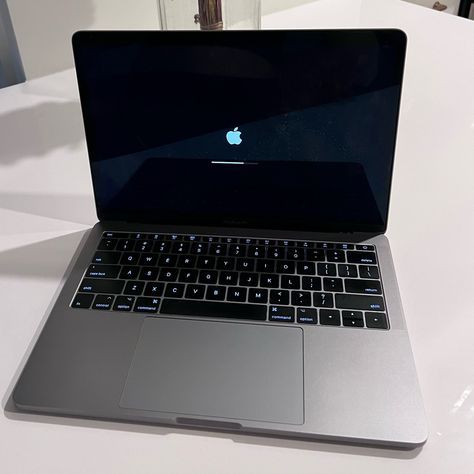 Apple MacBook Pro 2016 Grade A , Intel Core i5-7567U @3.1GHz 8GB RAM 256GB SSD 13" Retina Display -Touch Bar Bluetooth Webcam WiFi 2gb Iris Plus Graphics 650 Late 2016 A1706 Ex Uk 6    Months Warranty