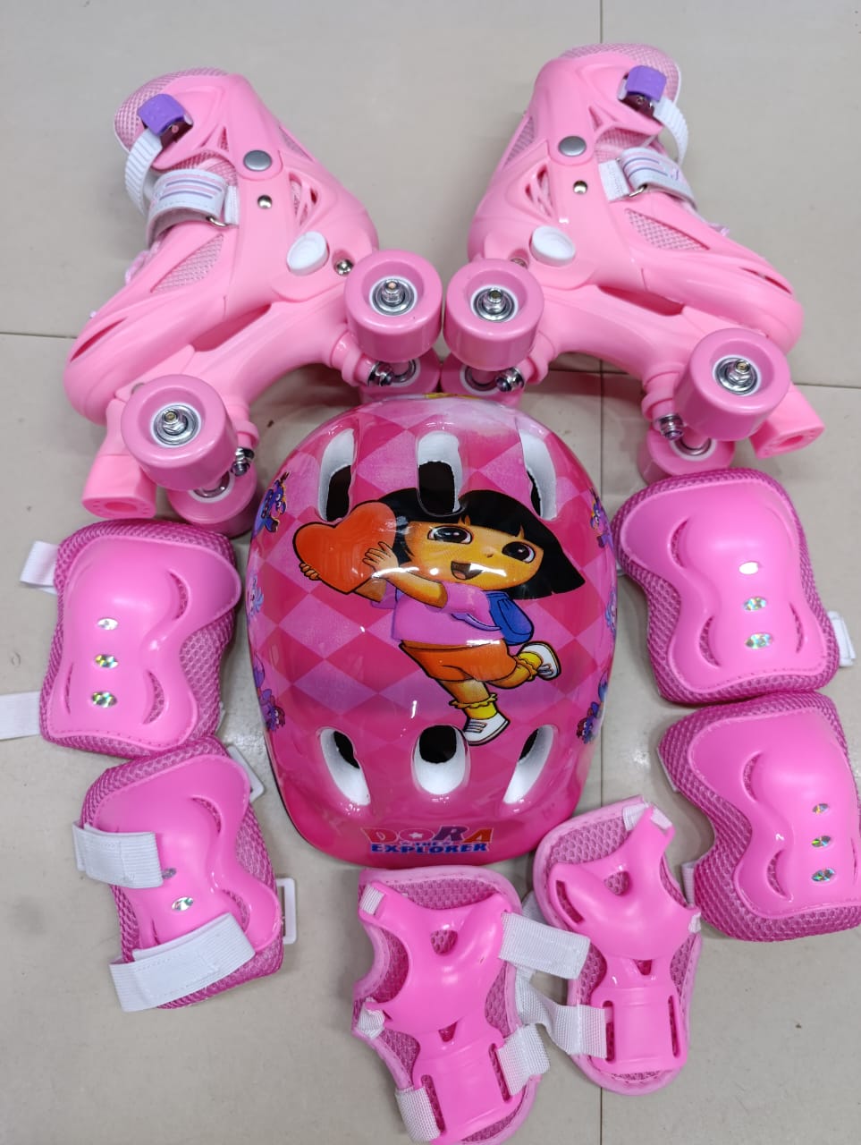 Adjustable Quad skates Sizes 35_38,The size of the roller boots can be adjusted with button via a button allowing you to easily find the size of shoes that suits your child.