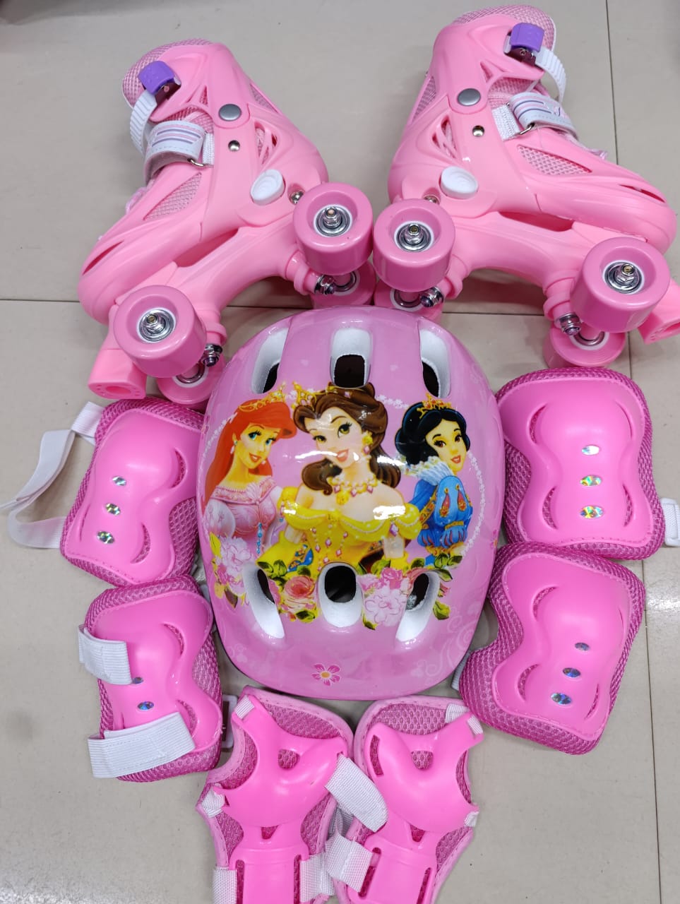 Adjustable Quad skates Sizes 35_38,The size of the roller boots can be adjusted with button via a button allowing you to easily find the size of shoes that suits your child.