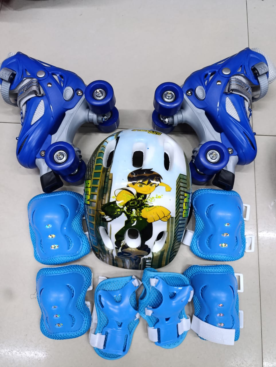 Adjustable Quad skates Sizes 35_38,The size of the roller boots can be adjusted with button via a button allowing you to easily find the size of shoes that suits your child.
