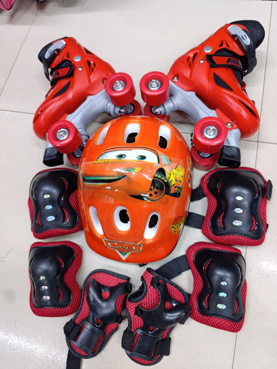 Adjustable Quad skates Sizes 35_38,The size of the roller boots can be adjusted with button via a button allowing you to easily find the size of shoes that suits your child.