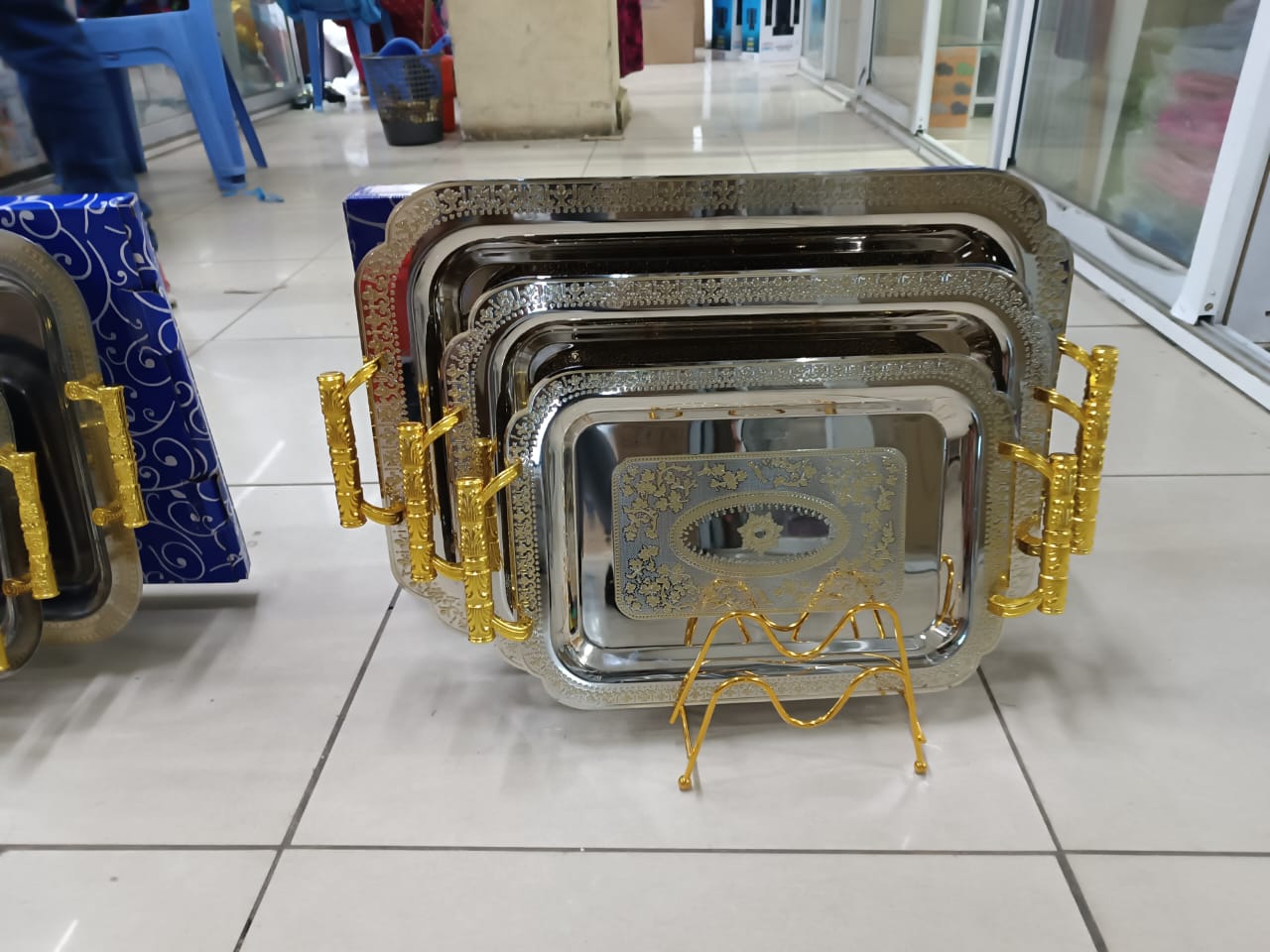 3pcs house trays;Its a durable stainless steel rectangular shaped with golden handles. It's easy to clean and rust proof.