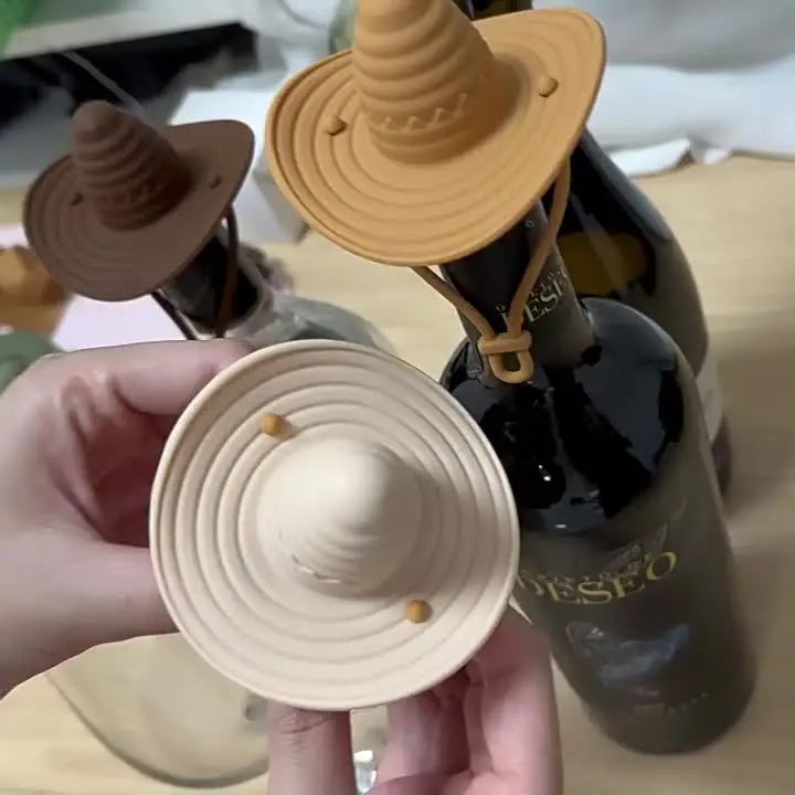 Creative pointed denim hat, wine bottle stopper, silicone home wine bottle cap, red wine stopper, hat, party sealed wine stopper