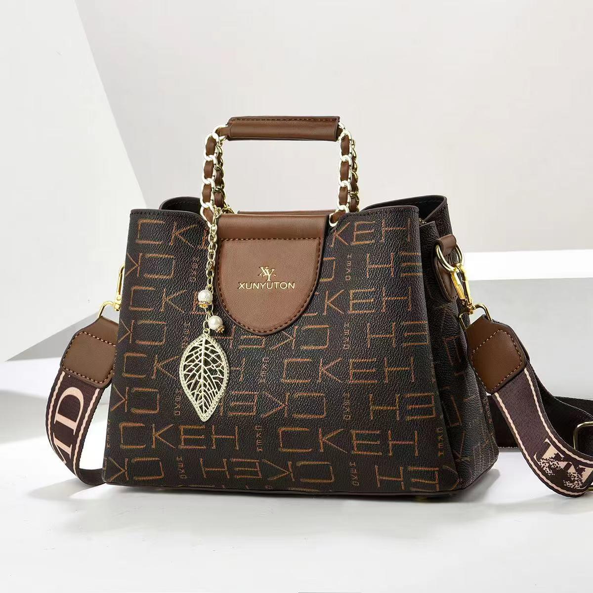 Latest ,Fashionablea and Classic High quality  women  tote handbags🔥🔥🔥
Very unique 💥