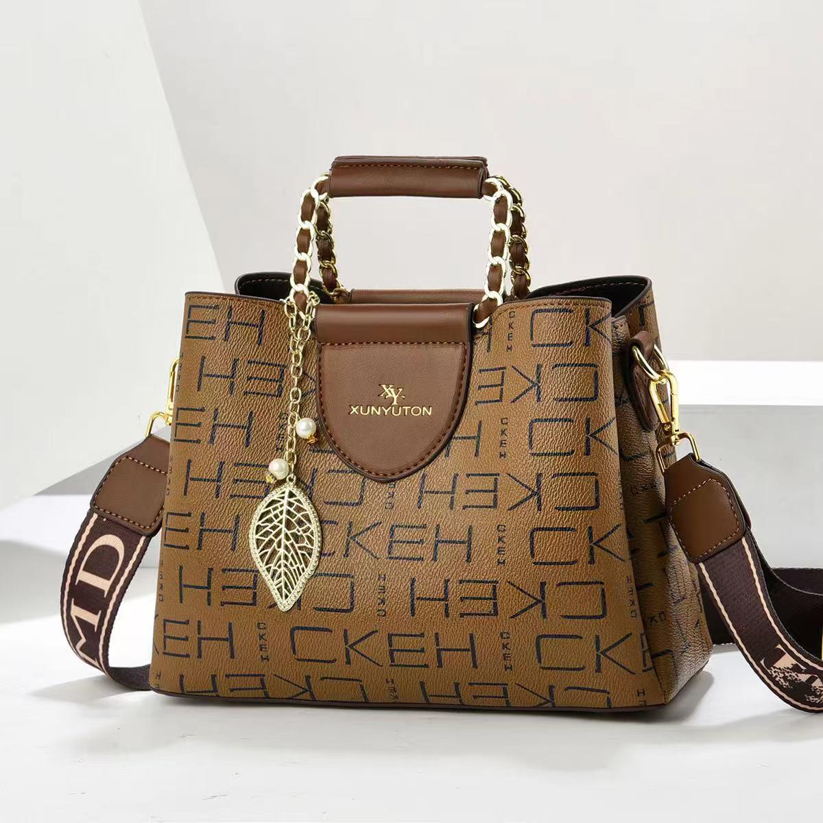 Latest ,Fashionablea and Classic High quality  women  tote handbags🔥🔥🔥
Very unique 💥
