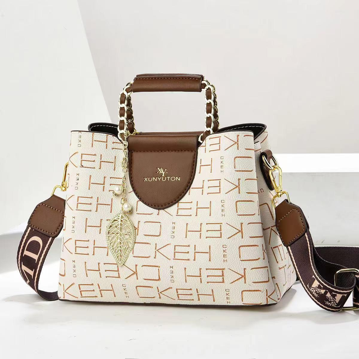 Latest ,Fashionablea and Classic High quality  women  tote handbags🔥🔥🔥
Very unique 💥