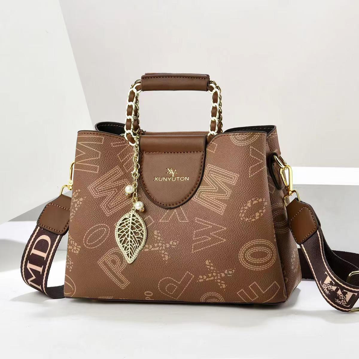 Latest ,Fashionablea and Classic High quality  women  tote handbags🔥🔥🔥
Very unique 💥