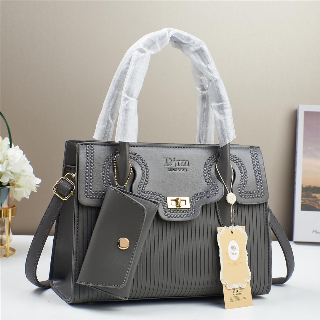 Latest 3 in One,Fashionablea and Classic High quality  women  tote handbags🔥🔥🔥
Very unique 💥
