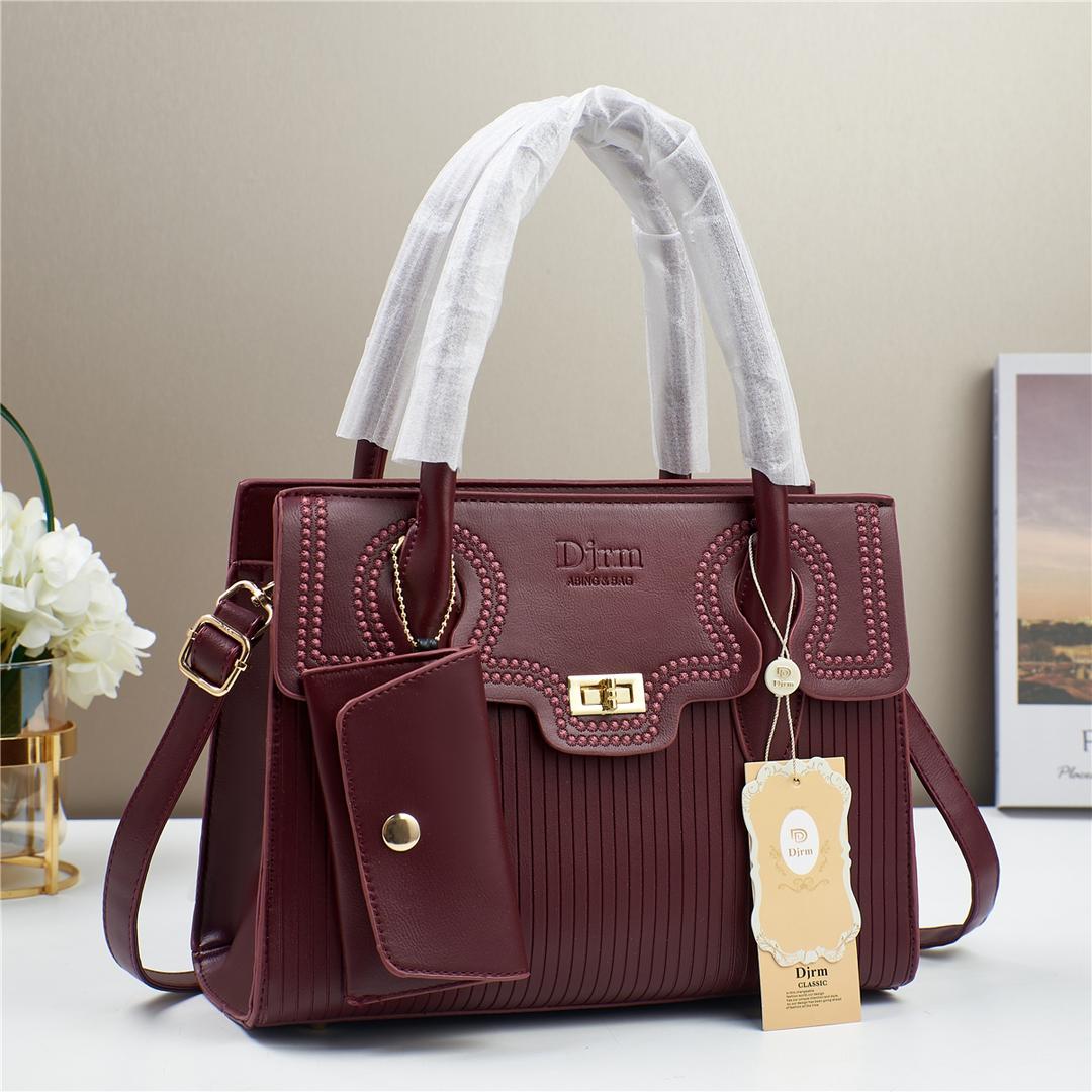 Latest 3 in One,Fashionablea and Classic High quality  women  tote handbags🔥🔥🔥
Very unique 💥