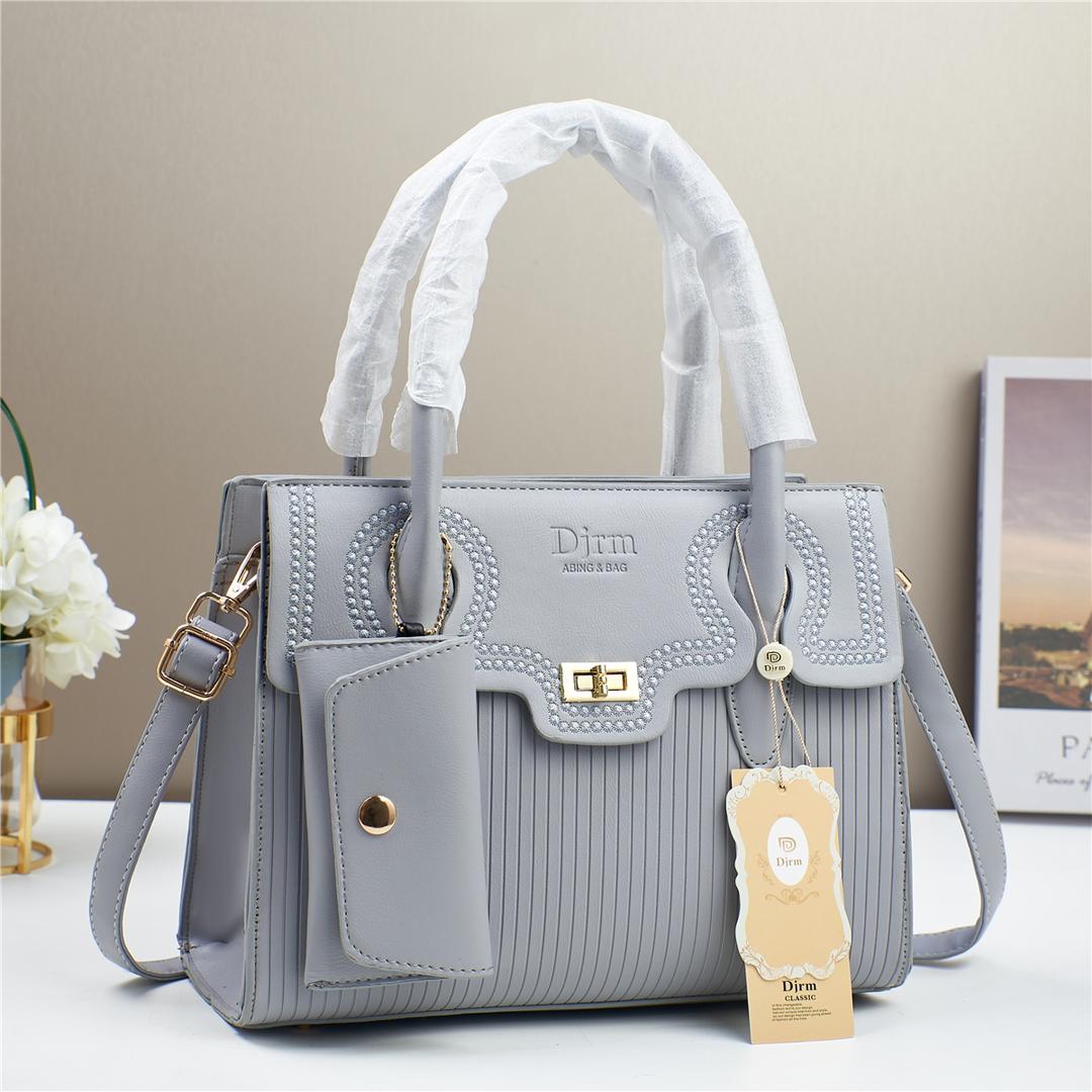 Latest 3 in One,Fashionablea and Classic High quality  women  tote handbags🔥🔥🔥
Very unique 💥