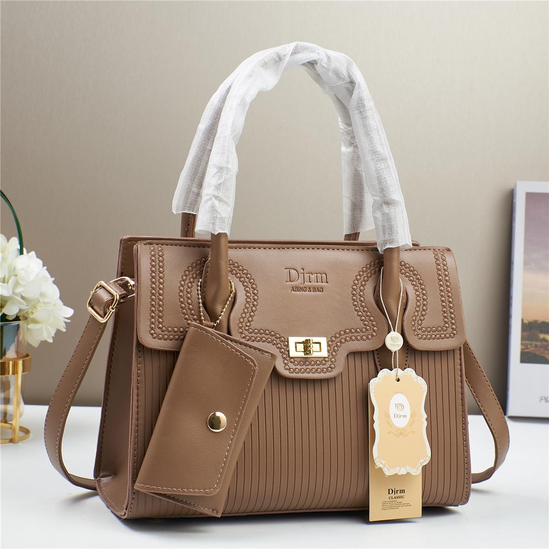 Latest 3 in One,Fashionablea and Classic High quality  women  tote handbags🔥🔥🔥
Very unique 💥