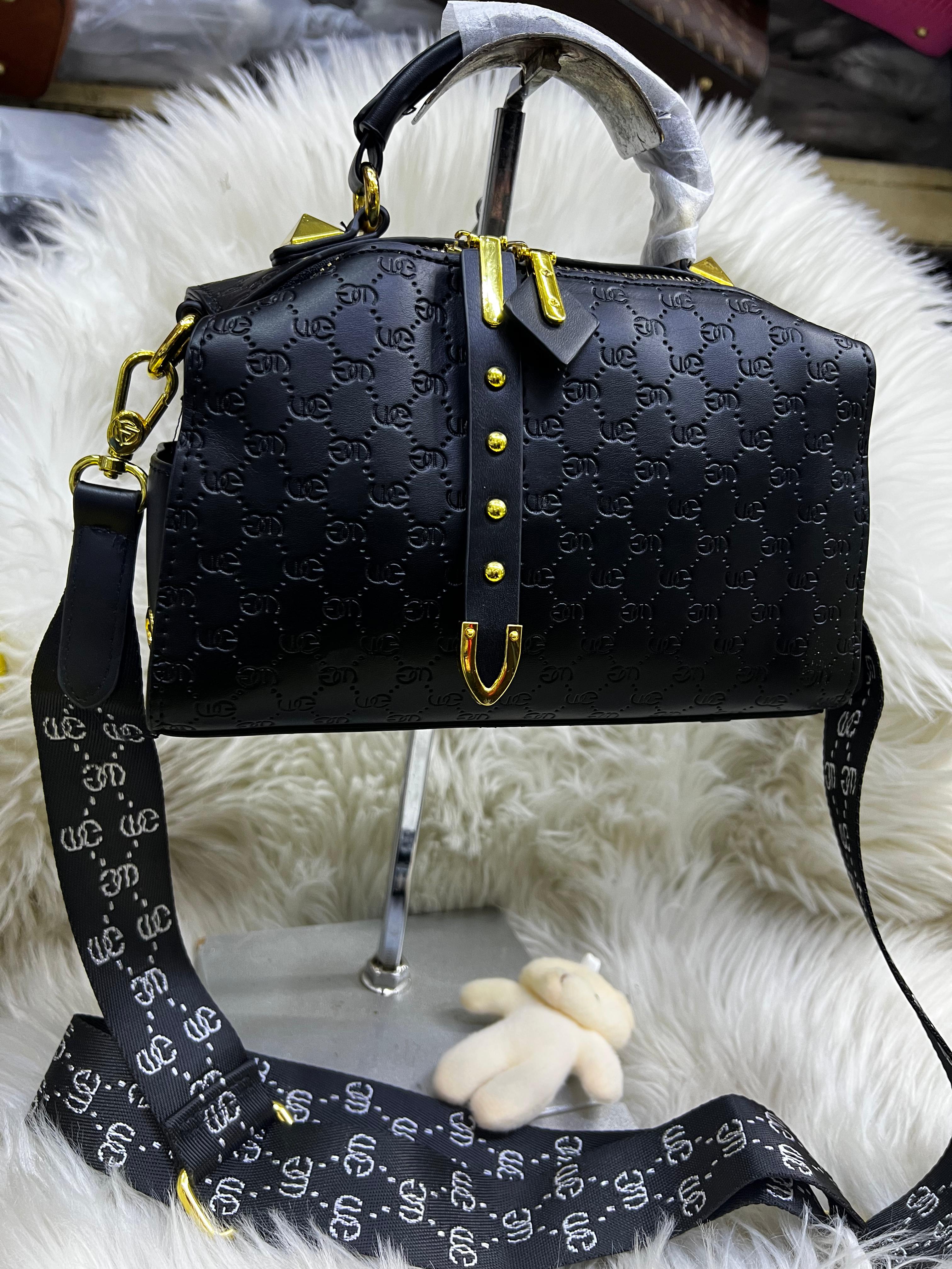 Latest 3 in One,Fashionablea and Classic High quality  women  tote handbags🔥🔥🔥
Very unique 💥