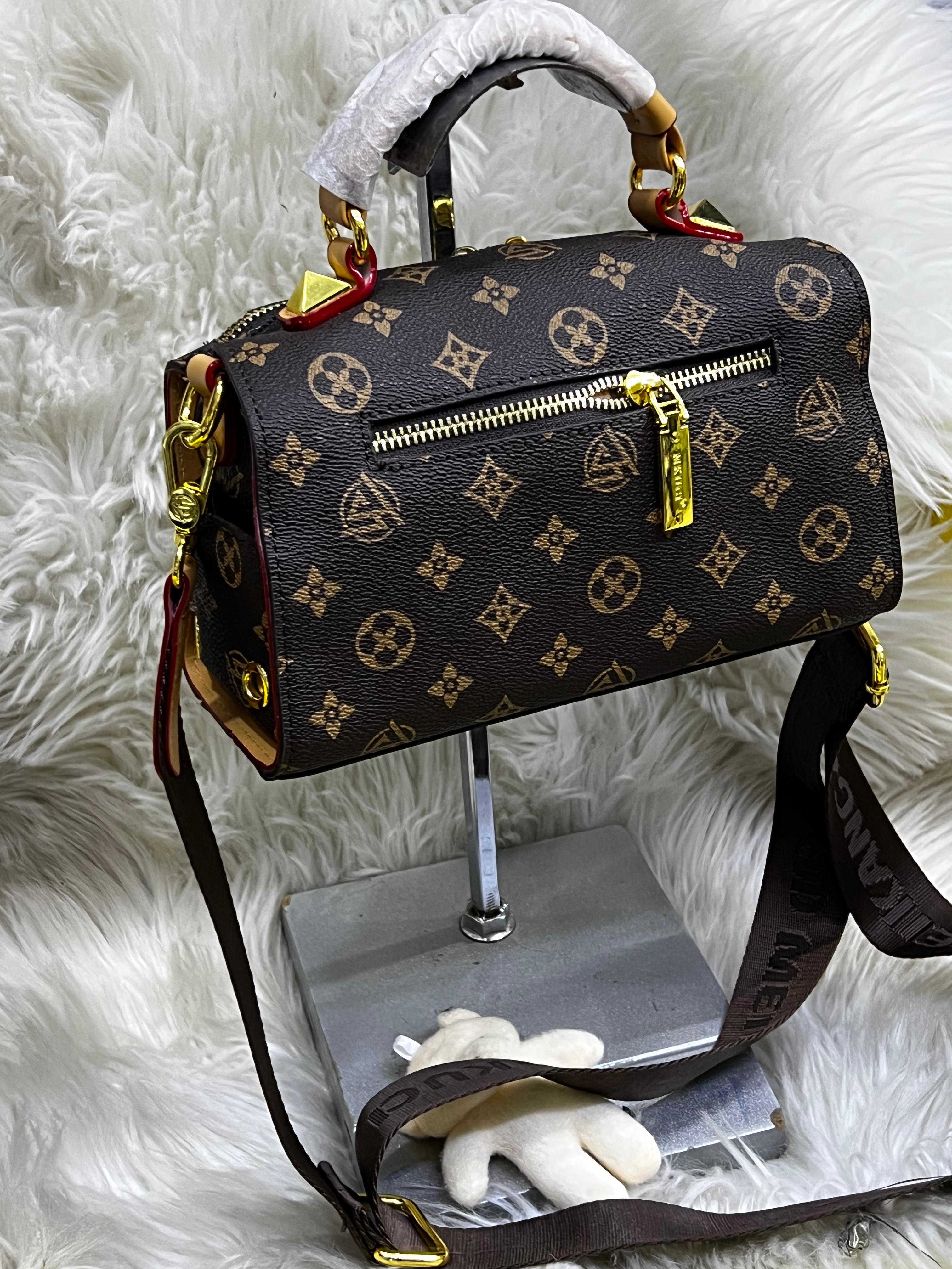 Latest 3 in One,Fashionablea and Classic High quality  women  tote handbags🔥🔥🔥
Very unique 💥