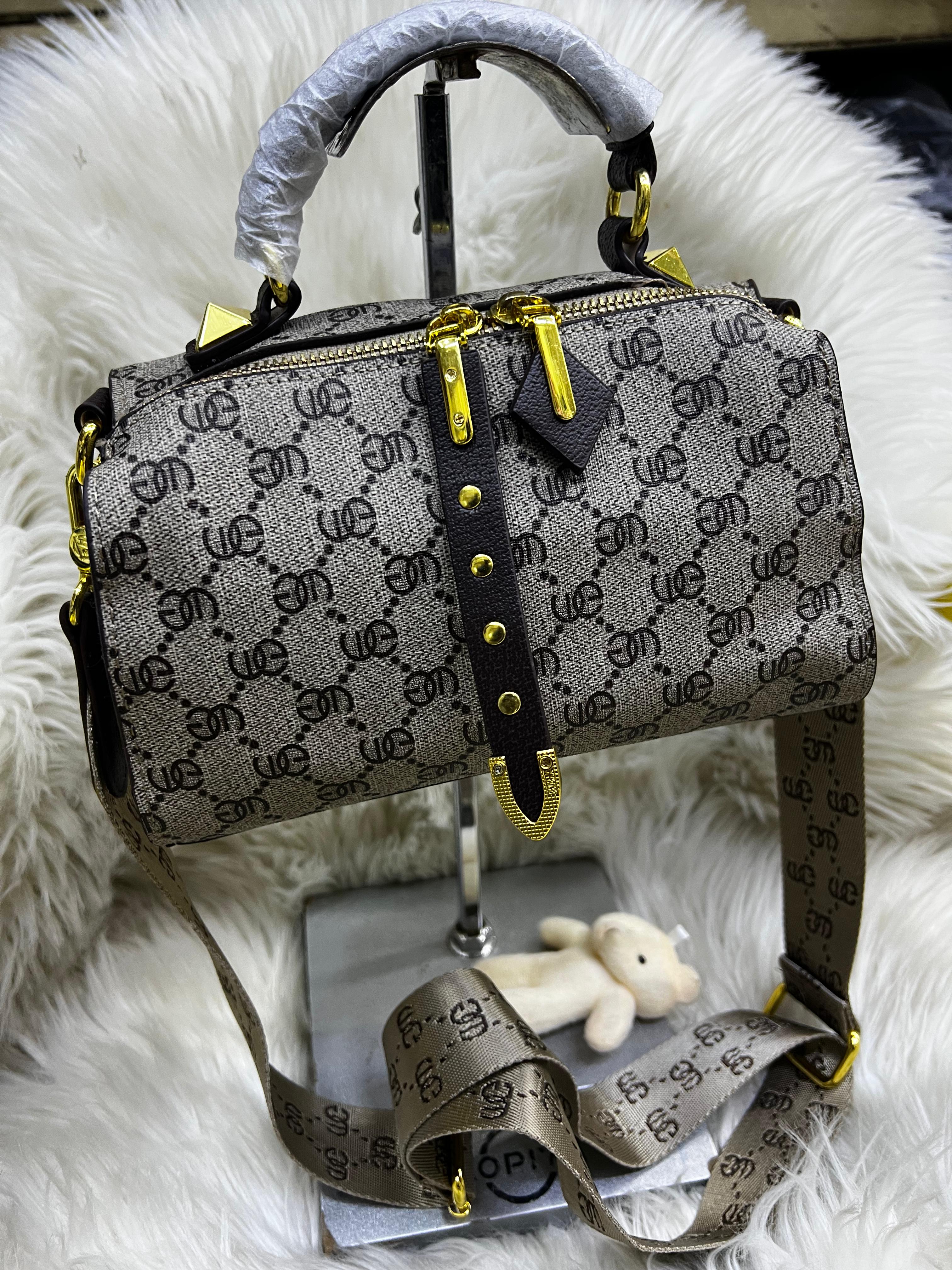 Latest 3 in One,Fashionablea and Classic High quality  women  tote handbags🔥🔥🔥
Very unique 💥