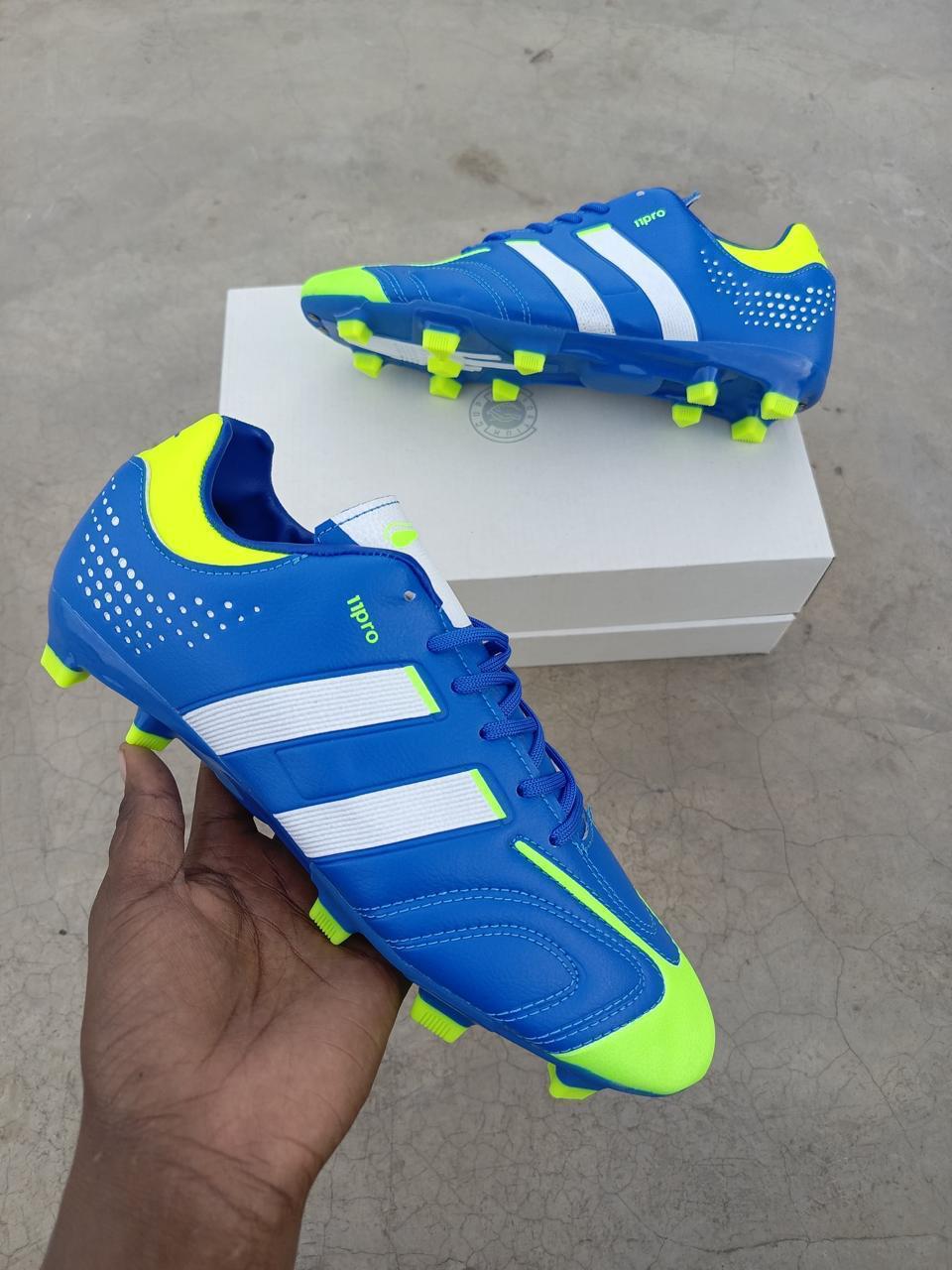 SOCCER/FOOTBALL High quality leather comfy football boots 🔥all men and women dreaming football boot favourable for all playing grounds either carpet or dust ground ✨very cute all sizes are❤‍🔥🥰😘