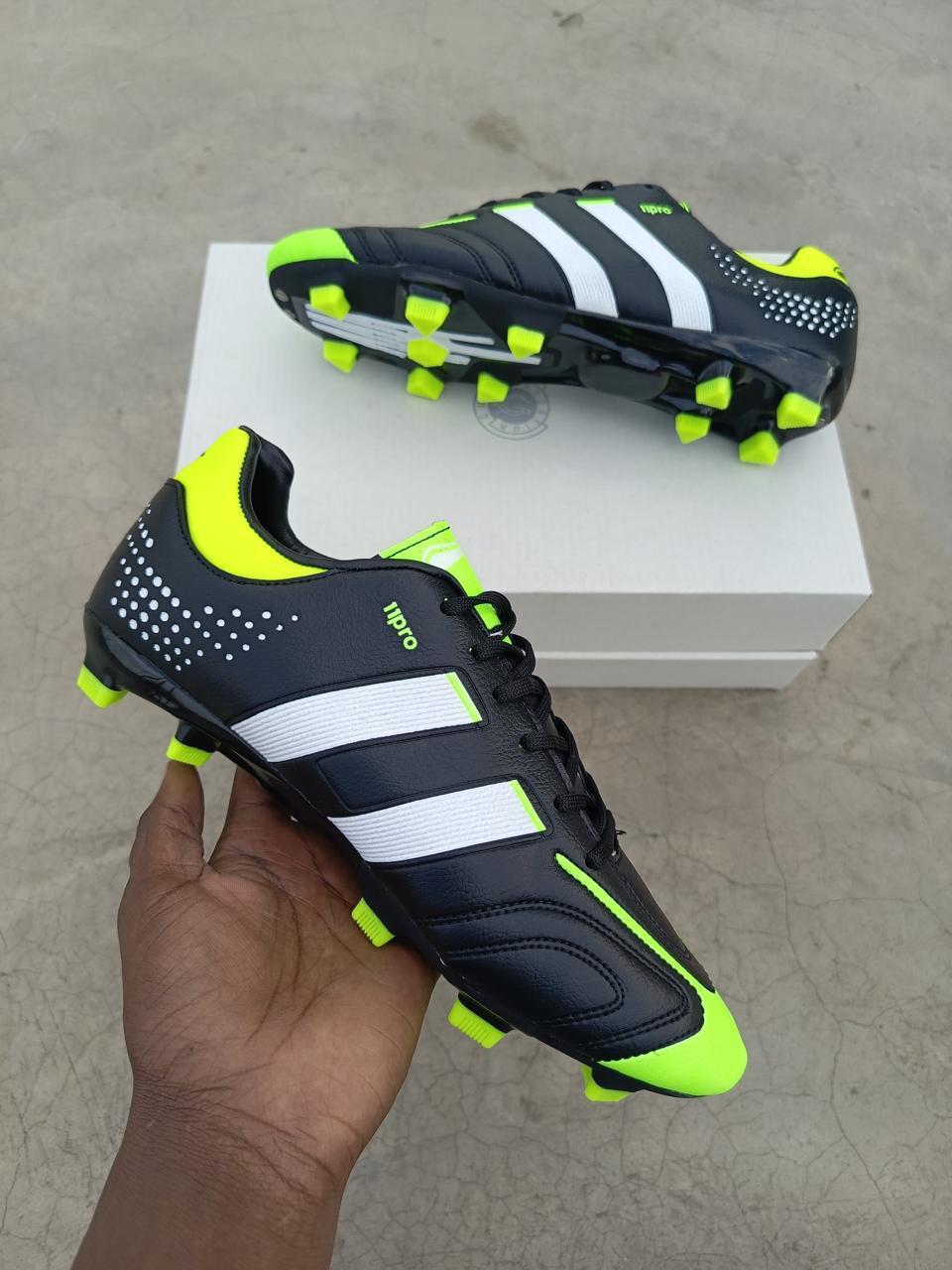 SOCCER/FOOTBALL High quality leather comfy football boots 🔥all men and women dreaming football boot favourable for all playing grounds either carpet or dust ground ✨very cute all sizes are❤‍🔥🥰😘