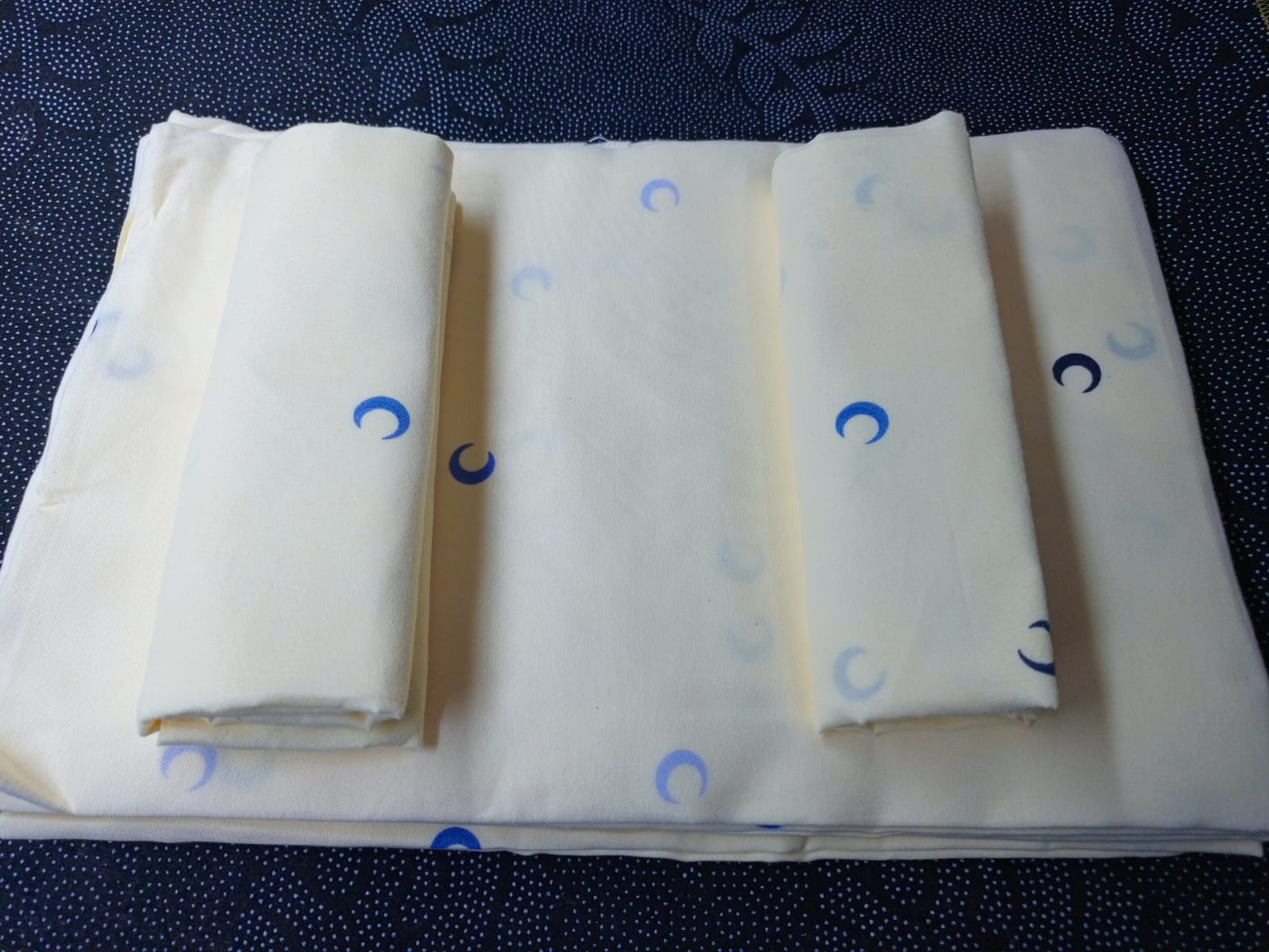 4pc 5*6 bedsheet a set of 2bedsheets, and 2 pillow cases