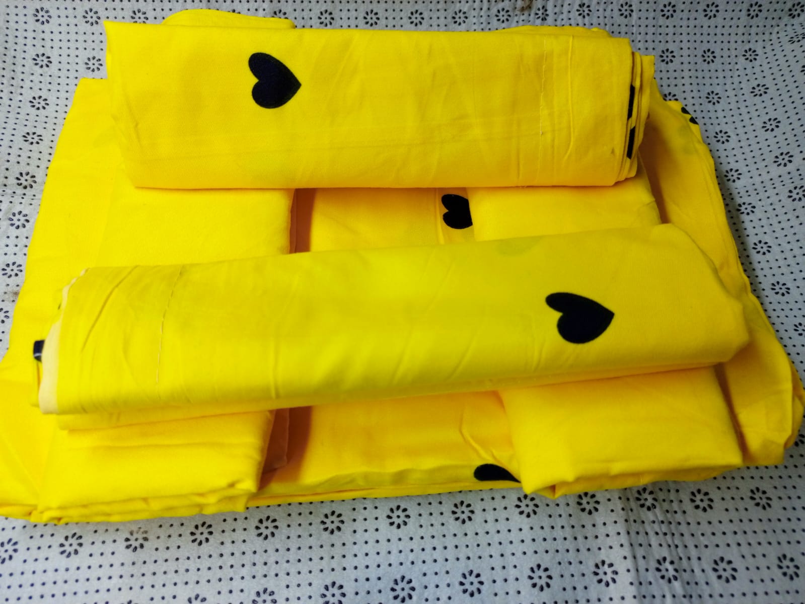 Elegant Comfort Luxury Soft Bedsheets 6Pcs (2 Bed sheets, 4 pillow cases)