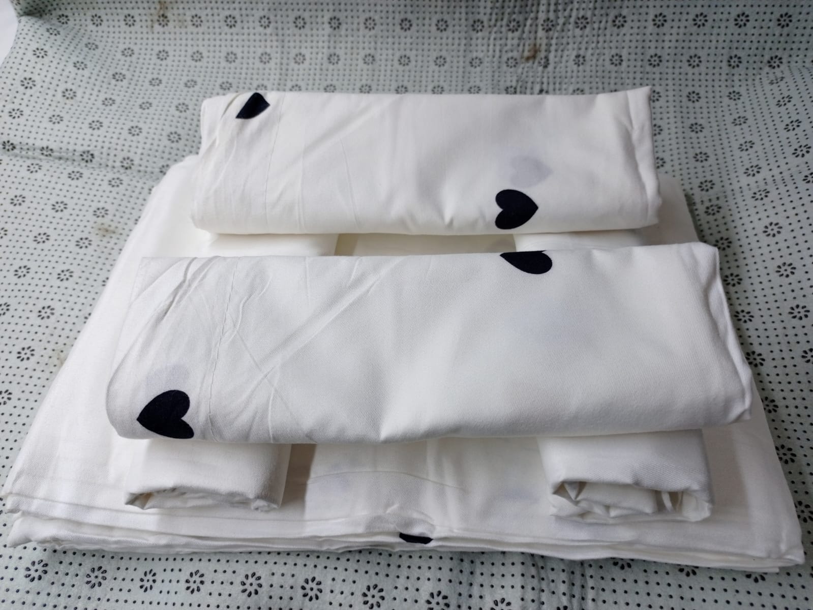 Elegant Comfort Luxury Soft Bedsheets 6Pcs (2 Bed sheets, 4 pillow cases)