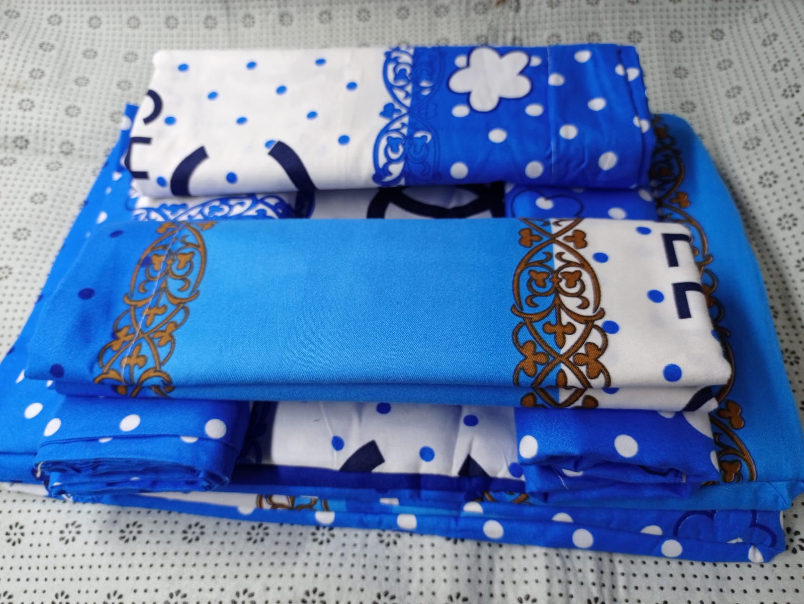 Elegant Comfort Luxury Soft Bedsheets 6Pcs (2 Bed sheets, 4 pillow cases)