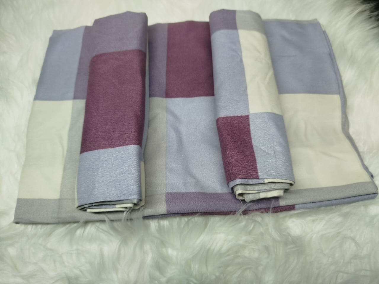 4pc 5*6 bedsheet a set of 2bedsheets, and 2 pillow cases