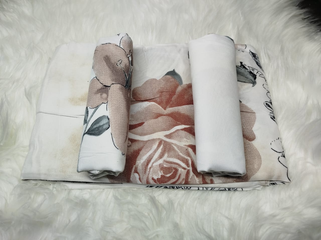 4pc 5*6 bedsheet a set of 2bedsheets, and 2 pillow cases