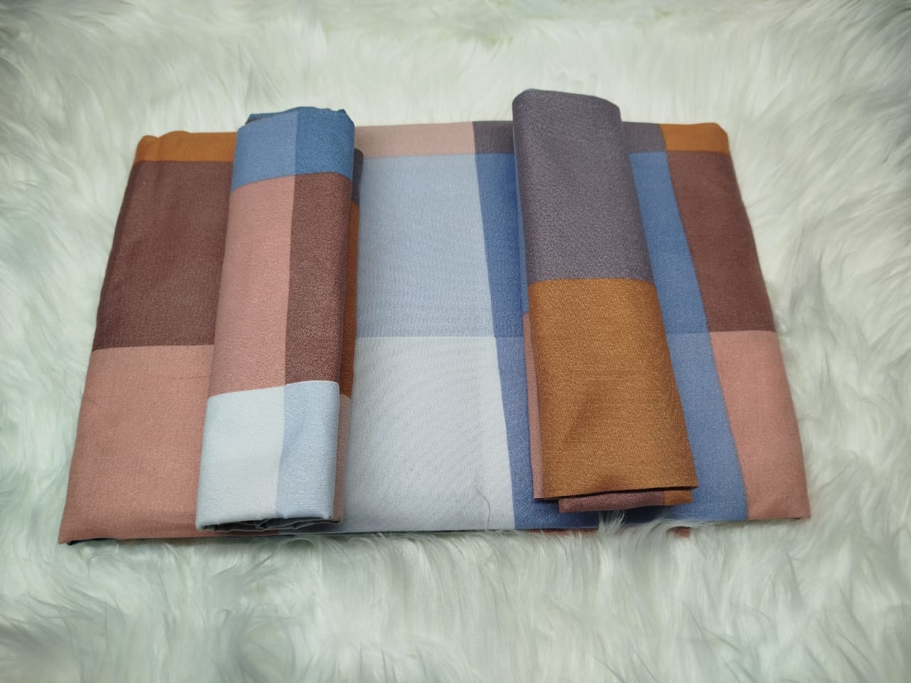 4pc 5*6 bedsheet a set of 2bedsheets, and 2 pillow cases