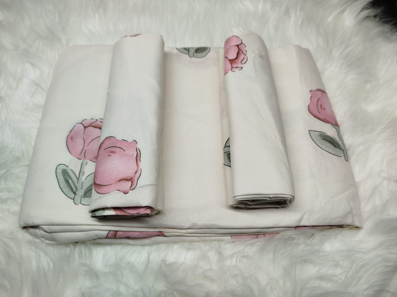 4pc 5*6 bedsheet a set of 2bedsheets, and 2 pillow cases