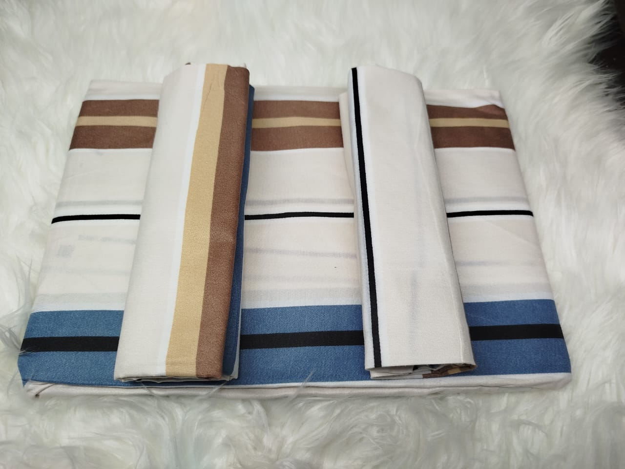 4pc 5*6 bedsheet a set of 2bedsheets, and 2 pillow cases