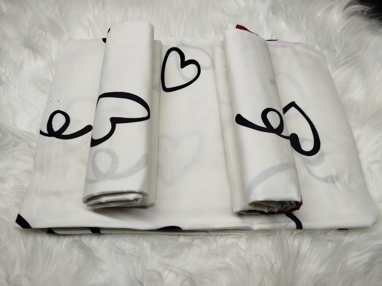 4pc 5*6 bedsheet a set of 2bedsheets, and 2 pillow cases