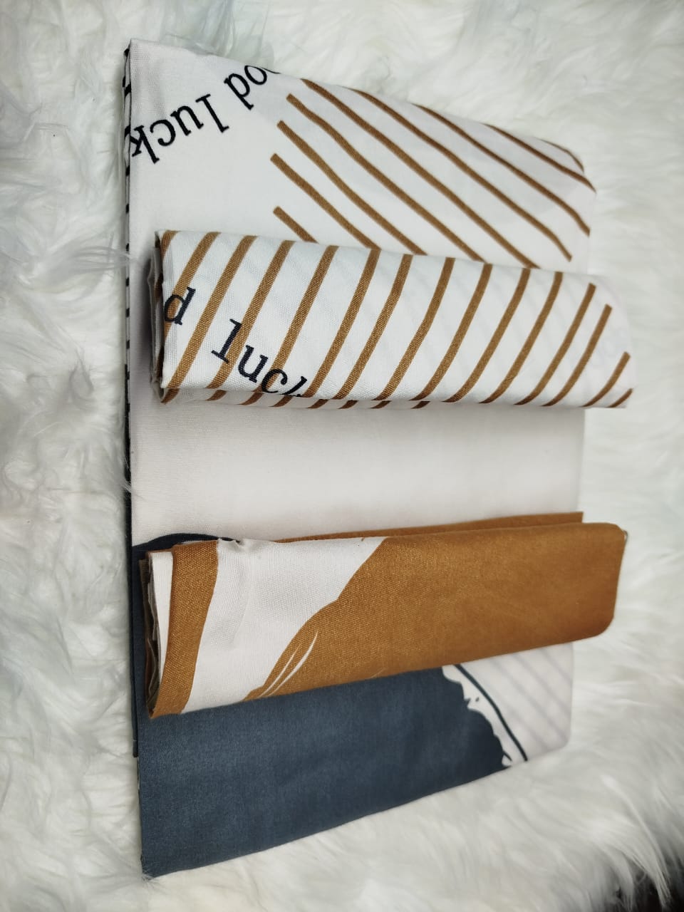 4pc 5*6 bedsheet a set of 2bedsheets, and 2 pillow cases