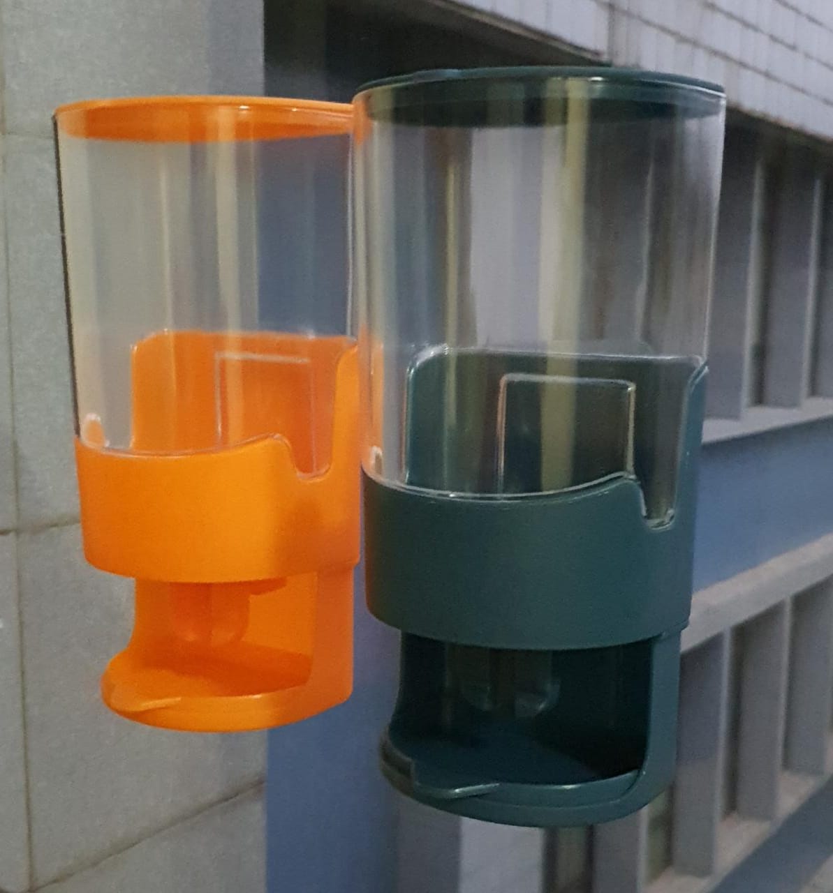 550ml Wall Mounted Oil, Spices or Seasoning Pot - Press Type Oil Bottle Wall Mounted Clear Body Plastic Drill Free Easy to Install Soy Sauce Vinegar Container Box for Kitchen