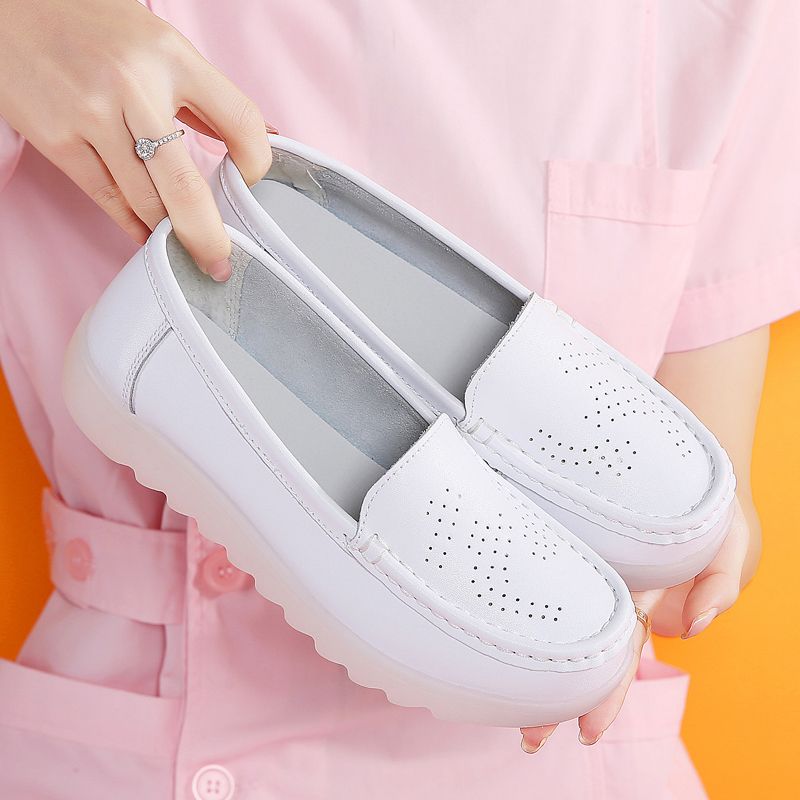 Women's Casual Loafers Flats Slip On Leather Shoes Lightweight Walking Shoes Ladies Classic Boat Shoes White Shoes Comfortable Work Shoes
