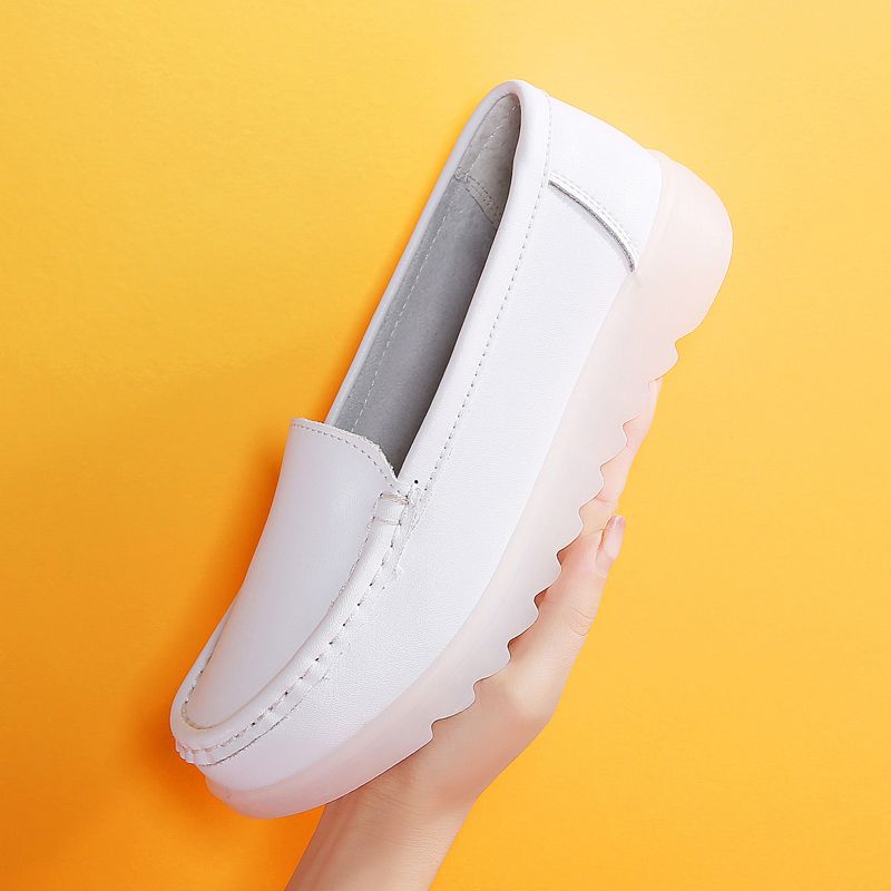 Women's Casual Loafers Flats Slip On Leather Shoes Lightweight Walking Shoes Ladies Classic Boat Shoes White Shoes Comfortable Work Shoes