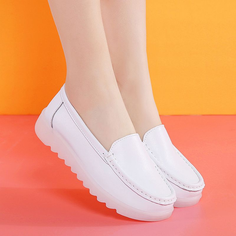 Women's Casual Loafers Flats Slip On Leather Shoes Lightweight Walking Shoes Ladies Classic Boat Shoes White Shoes Comfortable Work Shoes