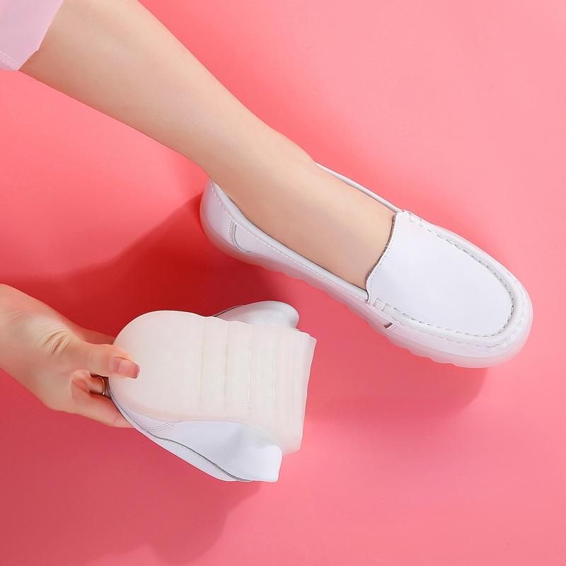Women's Casual Loafers Flats Slip On Leather Shoes Lightweight Walking Shoes Ladies Classic Boat Shoes White Shoes Comfortable Work Shoes