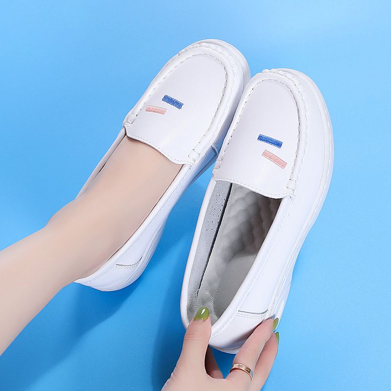 Women's Casual Loafers Flats Slip On Leather Shoes Lightweight Walking Shoes Ladies Classic Boat Shoes White Shoes Comfortable Work Shoes