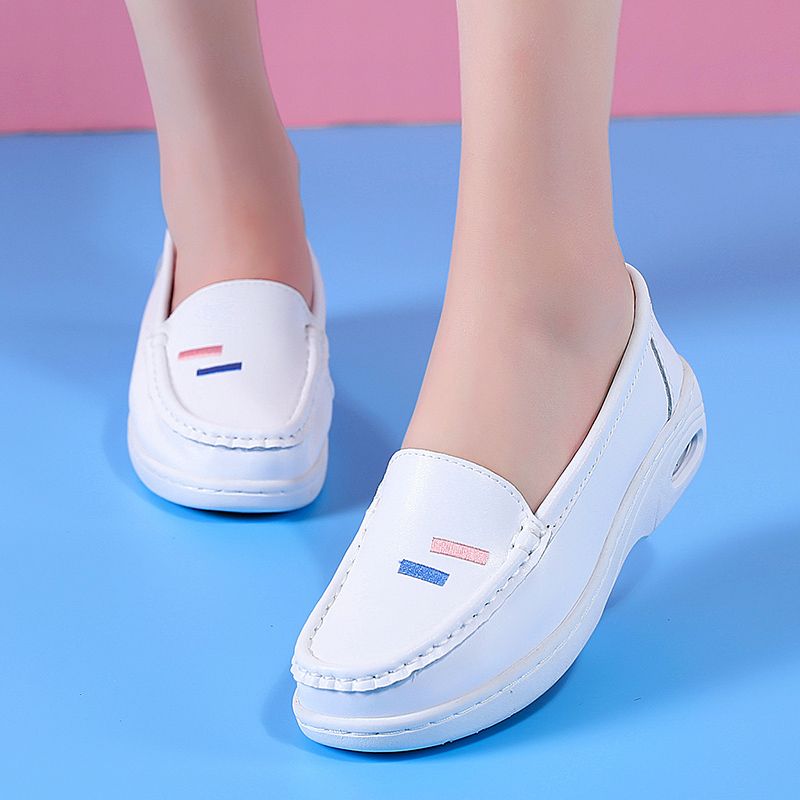 Women's Casual Loafers Flats Slip On Leather Shoes Lightweight Walking Shoes Ladies Classic Boat Shoes White Shoes Comfortable Work Shoes