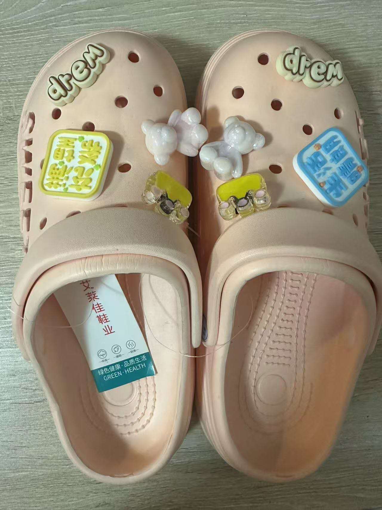 Women's summer shoes: Breathable and anti-slip closed-toe sandals that are detachable; lightweight, comfortable, casual and fashionable; crocs