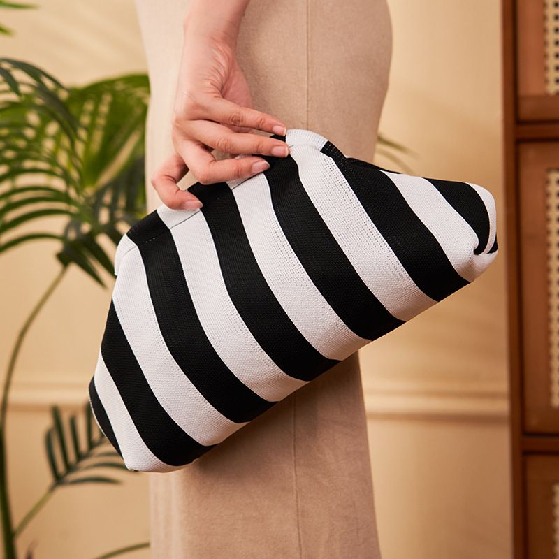 New 2024 Knit Tote Bag Striped Cloud Large Capacity Everyday Color Block Clip on Bag Cross Border Hit Bags for Women