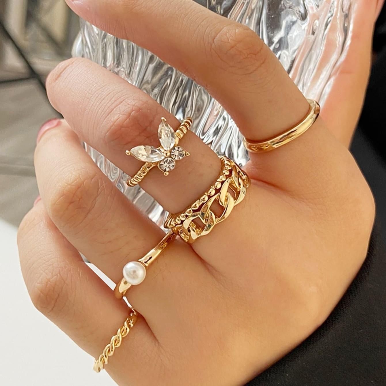 Rings Explosive 5-piece Set Inlaid Pearl Butterfly Ring Creative Fashion Joint Ring Alloy Personality Chain Open Ring Full Diamond Adjustable Any Size Gift for Friends