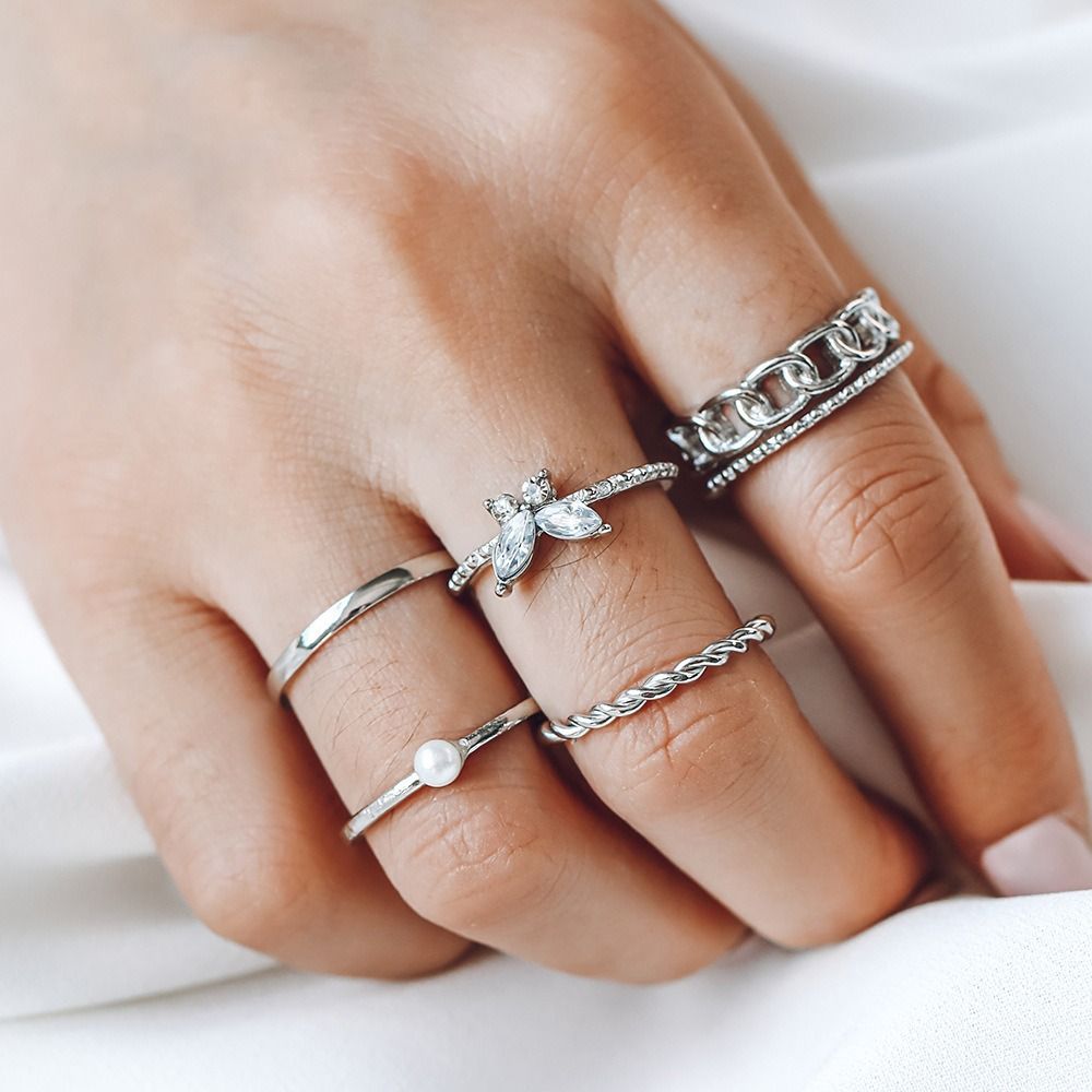 Rings Explosive 5-piece Set Inlaid Pearl Butterfly Ring Creative Fashion Joint Ring Alloy Personality Chain Open Ring Full Diamond Adjustable Any Size Gift for Friends
