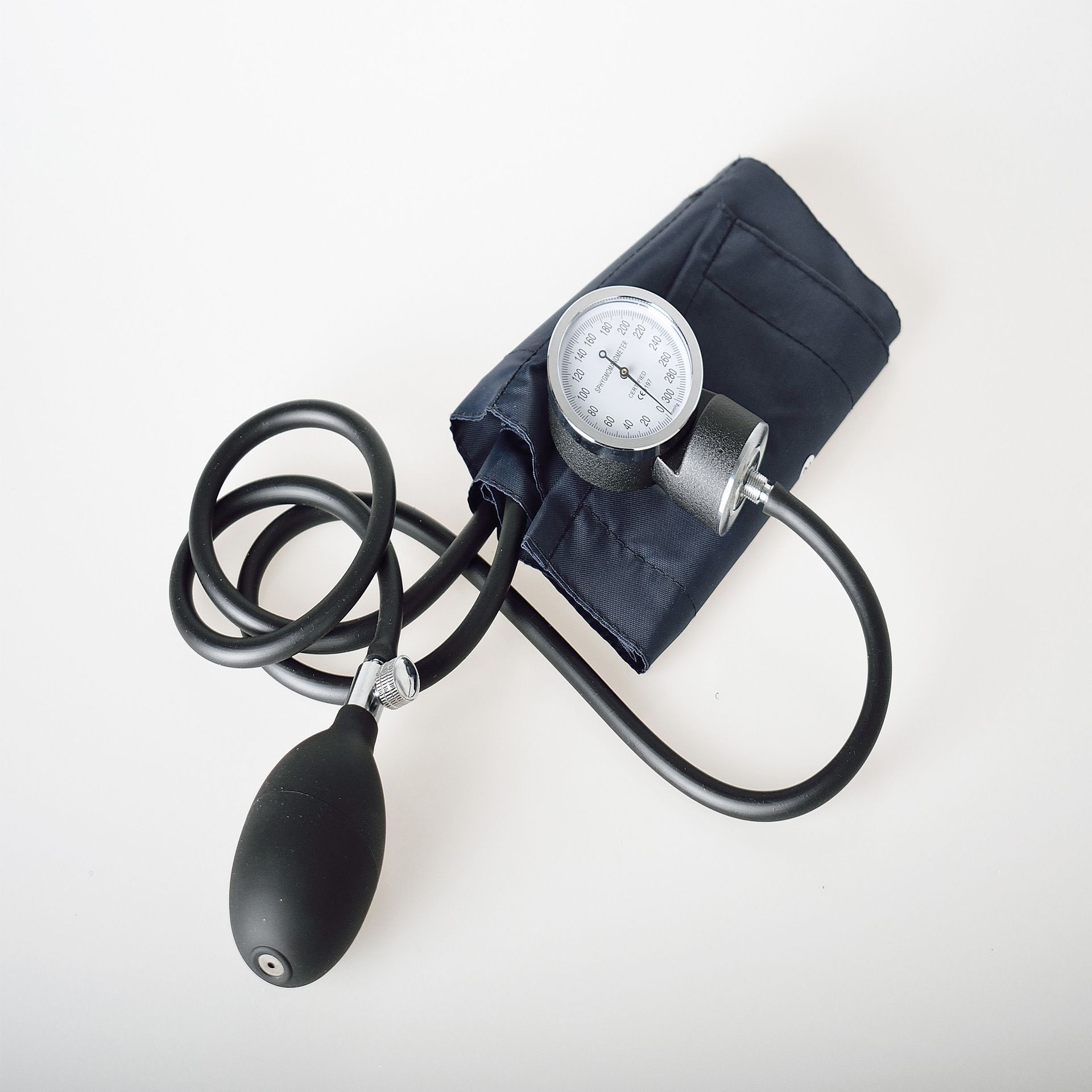Manual Arm Blood Pressure Monitor Stethoscope Aneroid Tensiometer Meter Gauge Baumanometer Meter Kit Doctor Tonometer