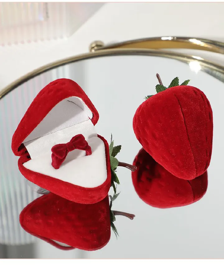 Popular Strawberry Box Cute Jewelry Boxes Ring Flocking Storage Box Fashion Earring Jewelry Box Birthday Gift