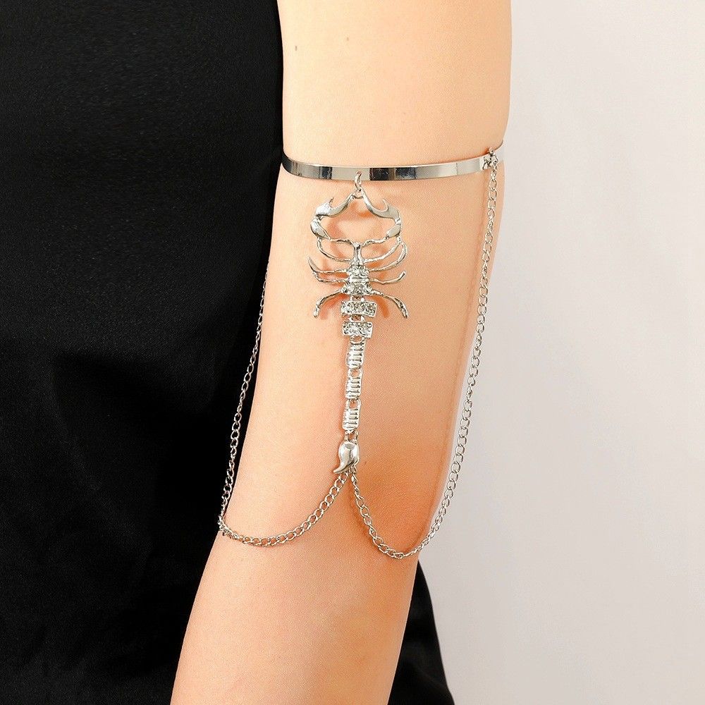 Exaggerated Scorpion Bracelet Jewelry Vintage Punk Fashion Gold Color Rhinestones Bangles for Women Nightclub Accessories Gift